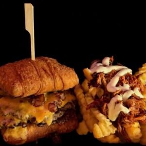 Tekken cheddar + guarnición fritas Smoke